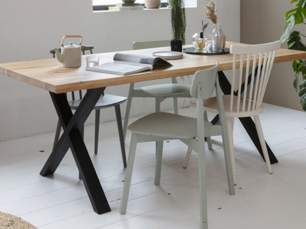 Industriële eikenhouten eettafel en salontafel