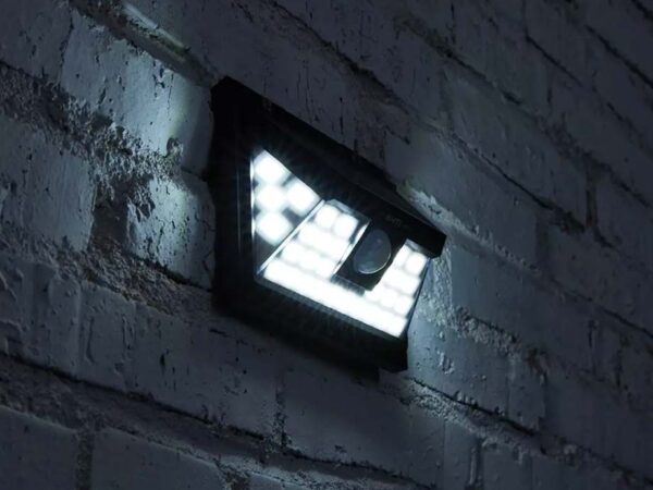 Ultra Felle Prisma Buitenlamp - Met Zonnepaneel En 34 SMD LED's! ...