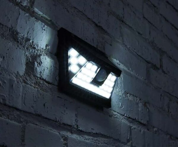 Ultra Felle Prisma Buitenlamp - Met Zonnepaneel En 34 SMD LED's! ...